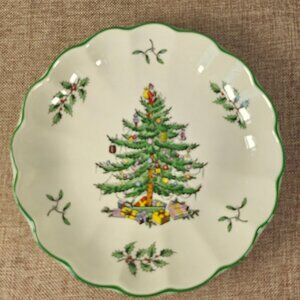 Spode Christmas Tree Round Fluted Small Dish, England. NIB Scalloped Edge